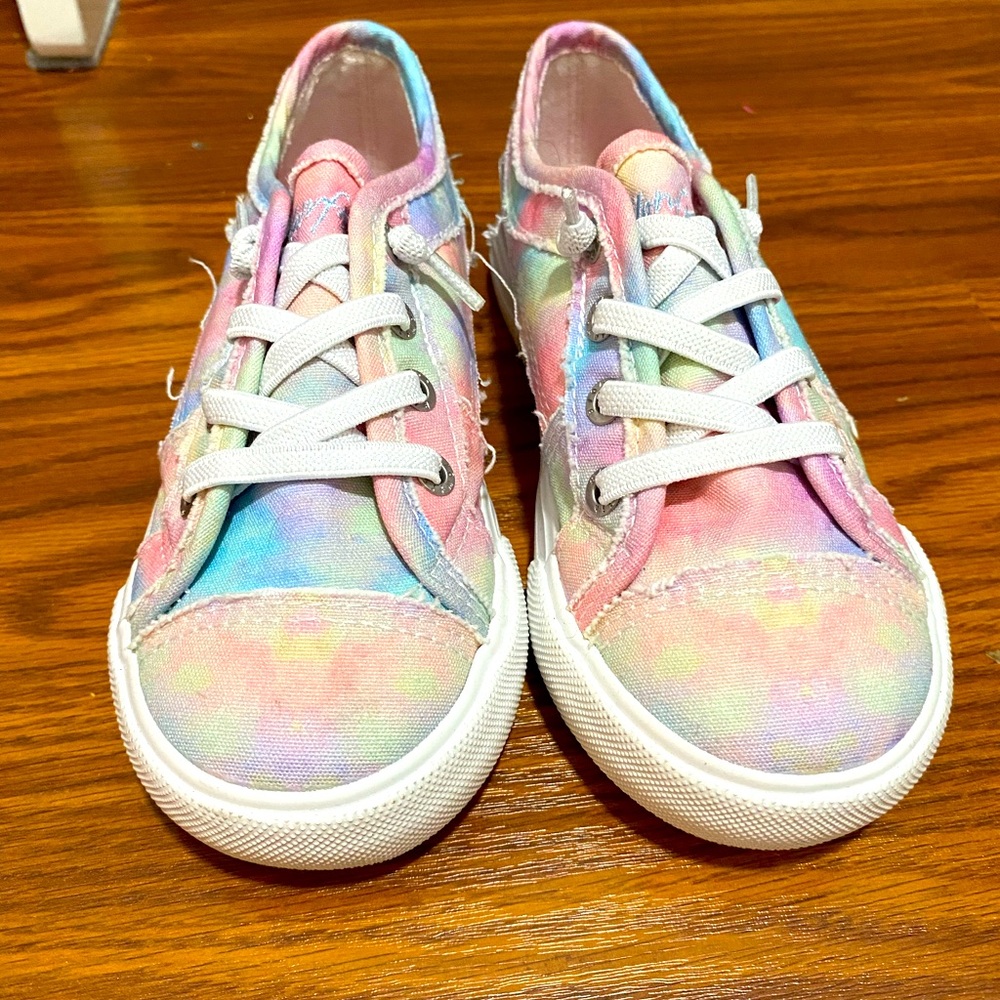 NWOT Blowfish slip on sneakers